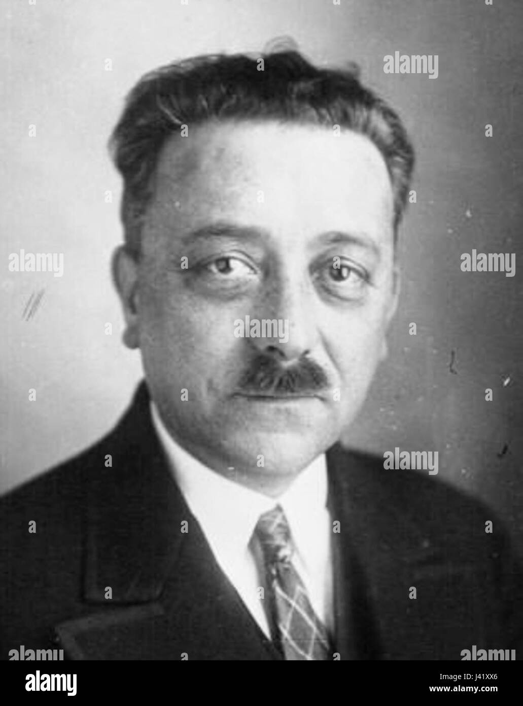 Maurice Berger (1929) si riferisce a un individuo prominente in un dato campo durante questo periodo. Ulteriori ricerche possono chiarire i contributi specifici di Maurice Berger nel contesto dell’anno 1929, potenzialmente correlati alle arti, alle scienze o ad altri settori. Foto Stock