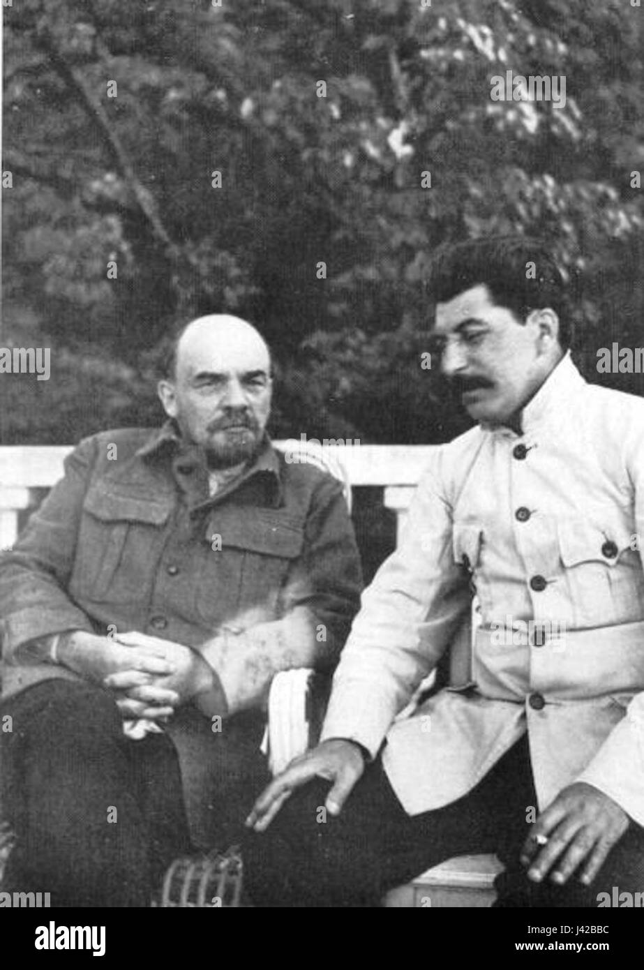 Fotografia di Lenin e Stalin, due importanti leader dell'Unione Sovietica, che evidenziano il loro ruolo nella rivoluzione russa e il loro significato politico. Foto Stock