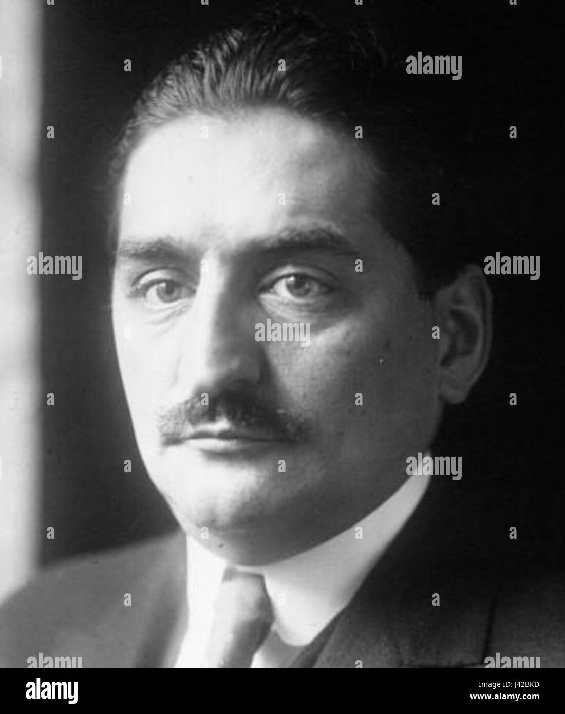 Laurent Eynac è stato un politico francese e figura pubblica all'inizio del XX secolo. I suoi contributi alla politica francese e il suo ruolo nel plasmare le politiche locali durante gli anni '1920 sono noti per il loro significato. Foto Stock
