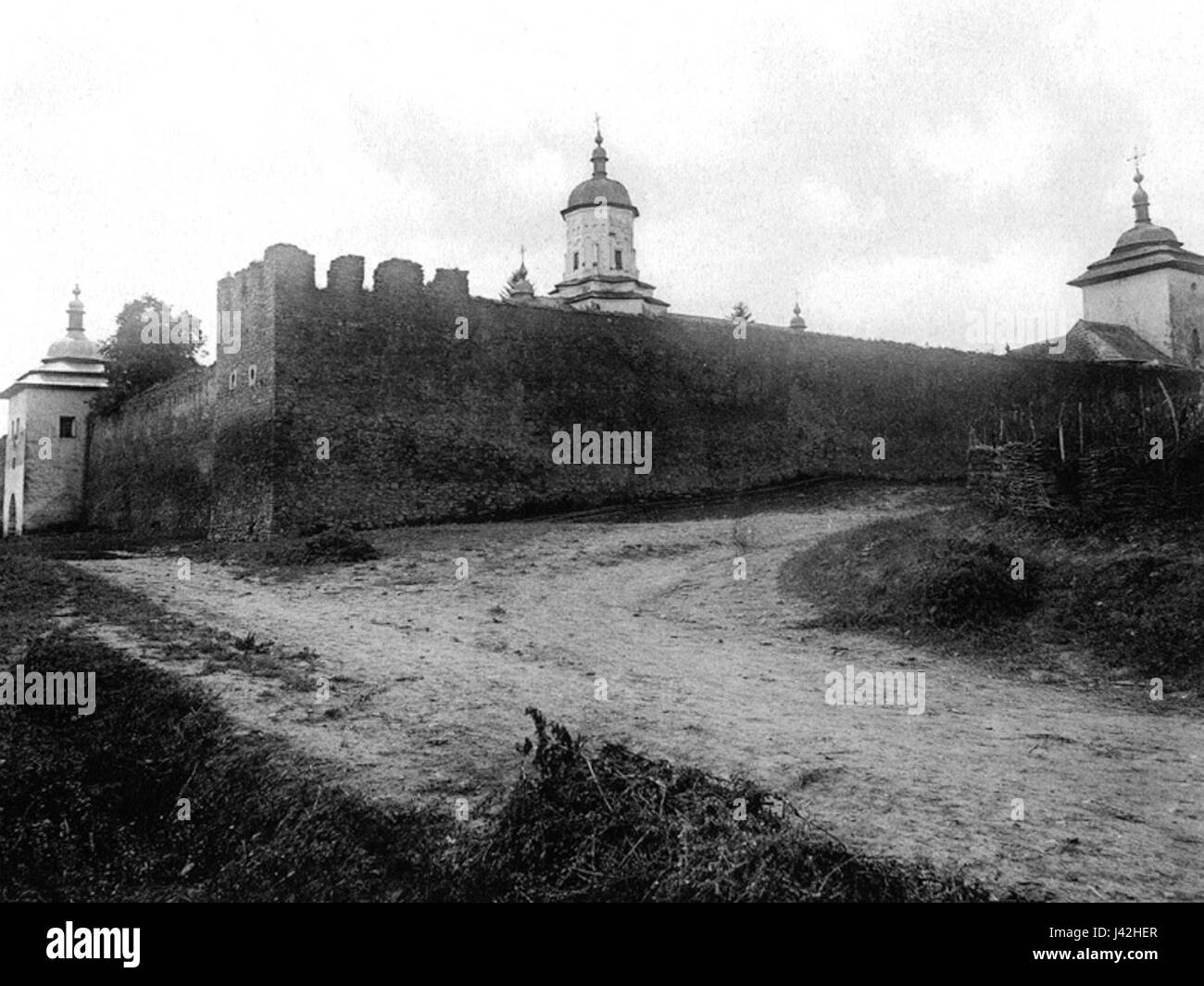 Il Monastero di Probota, situato nella contea di Suceava, in Romania, è un sito patrimonio dell'umanità dell'UNESCO noto per i suoi affreschi e il suo significato storico nella storia religiosa e culturale della regione. Foto Stock