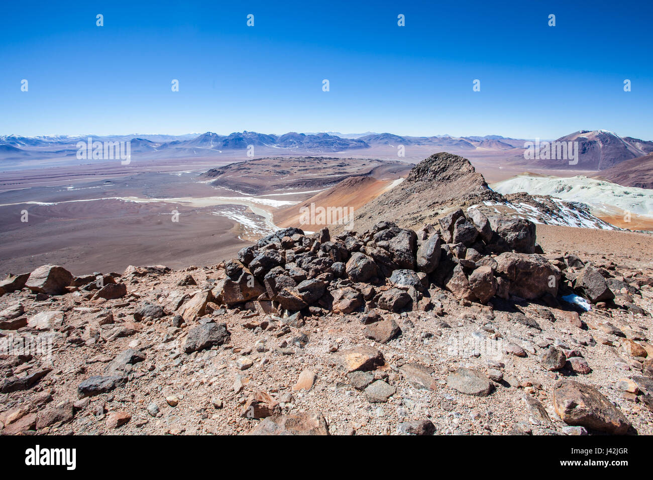 Il vertice di Cerro Toco: una montagna che dava l'altopiano di Chajnantor nel Atacama su cui l'Osservatorio Alma si trova. Foto Stock
