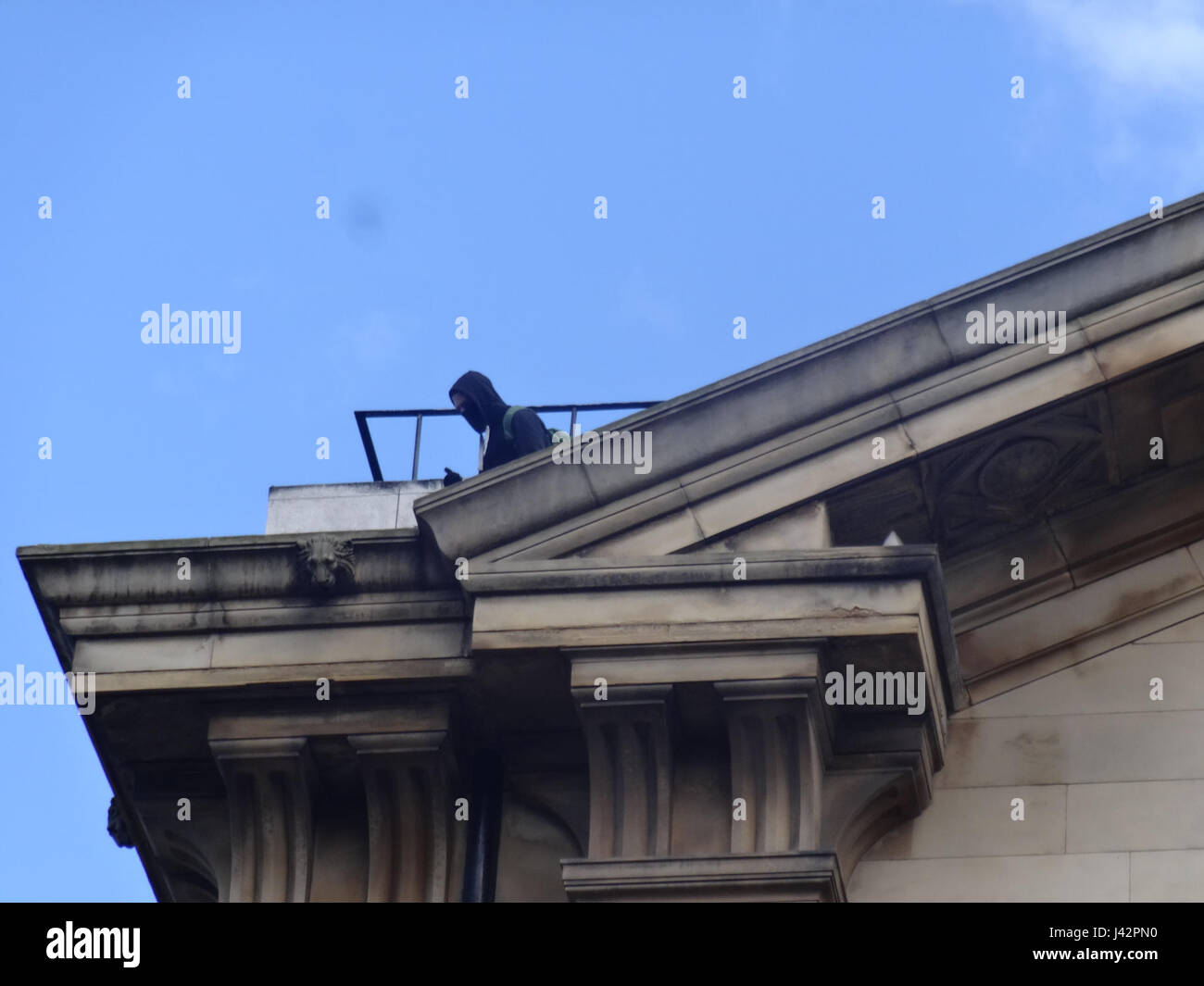 Gli attivisti Love organizzarono un'occupazione al di fuori degli uffici della Bank of Englandâ a Liverpool il 29 aprile 2015, protestando contro le questioni abitative e il ruolo dell'sectorâ finanziaria nell'esacerbare la disuguaglianza. L'immagine raffigura la protesta in azione. Foto Stock