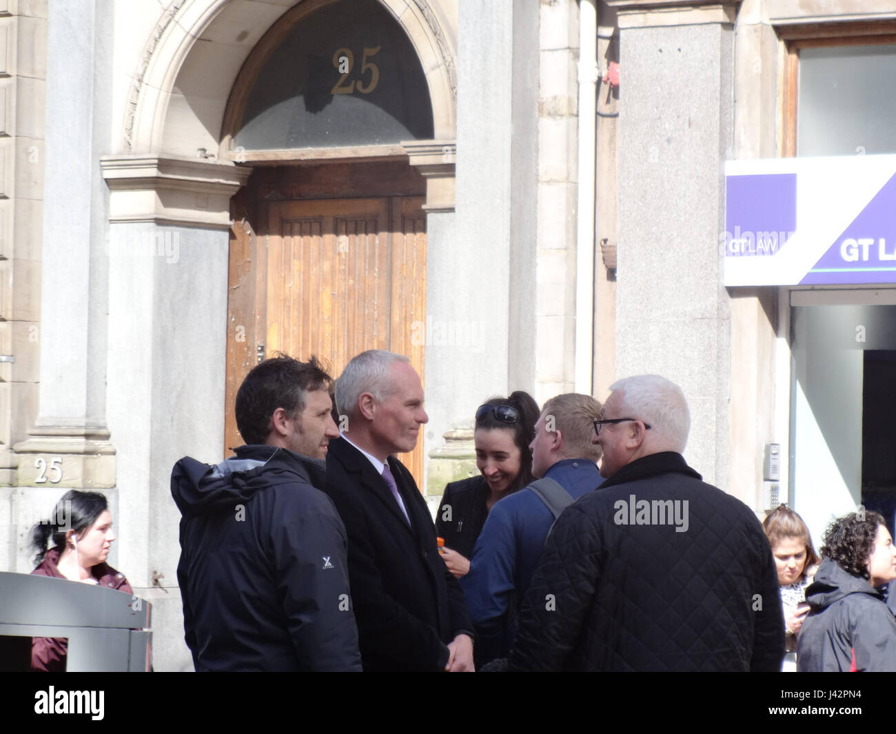 L'occupazione degli attivisti Love dell'edificio della Banca d'Inghilterra a Liverpool il 29 aprile 2015, faceva parte di un più ampio movimento di protesta che evidenziava le questioni di giustizia sociale. Gli attivisti organizzarono una dimostrazione per sensibilizzare sulla disuguaglianza abitativa e sui senzatetto. Foto Stock