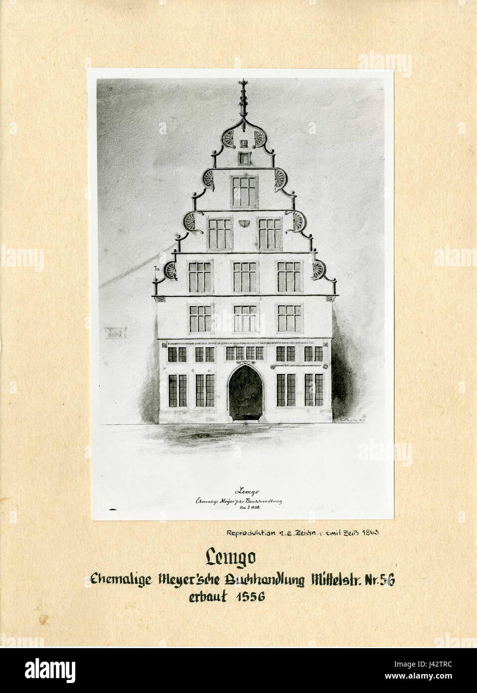 Questo disegno storico del 1863 di Zeiss raffigura la Mittelstrasse a Lemgo, in Germania. Offre uno sguardo sull'architettura e il paesaggio urbano della città durante il XIX secolo. Foto Stock