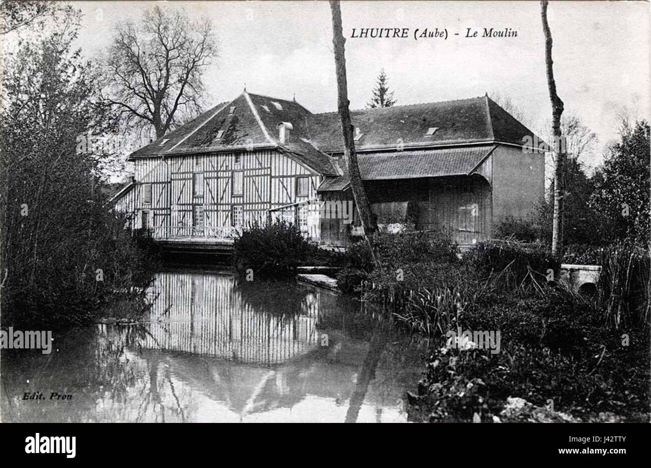 Lhuitre Moulin CP5963 si riferisce a un mulino o sito storico, probabilmente collegato alla storia industriale o agricola francese. Il sito potrebbe essere legato a pratiche di macinazione o al patrimonio regionale. Foto Stock