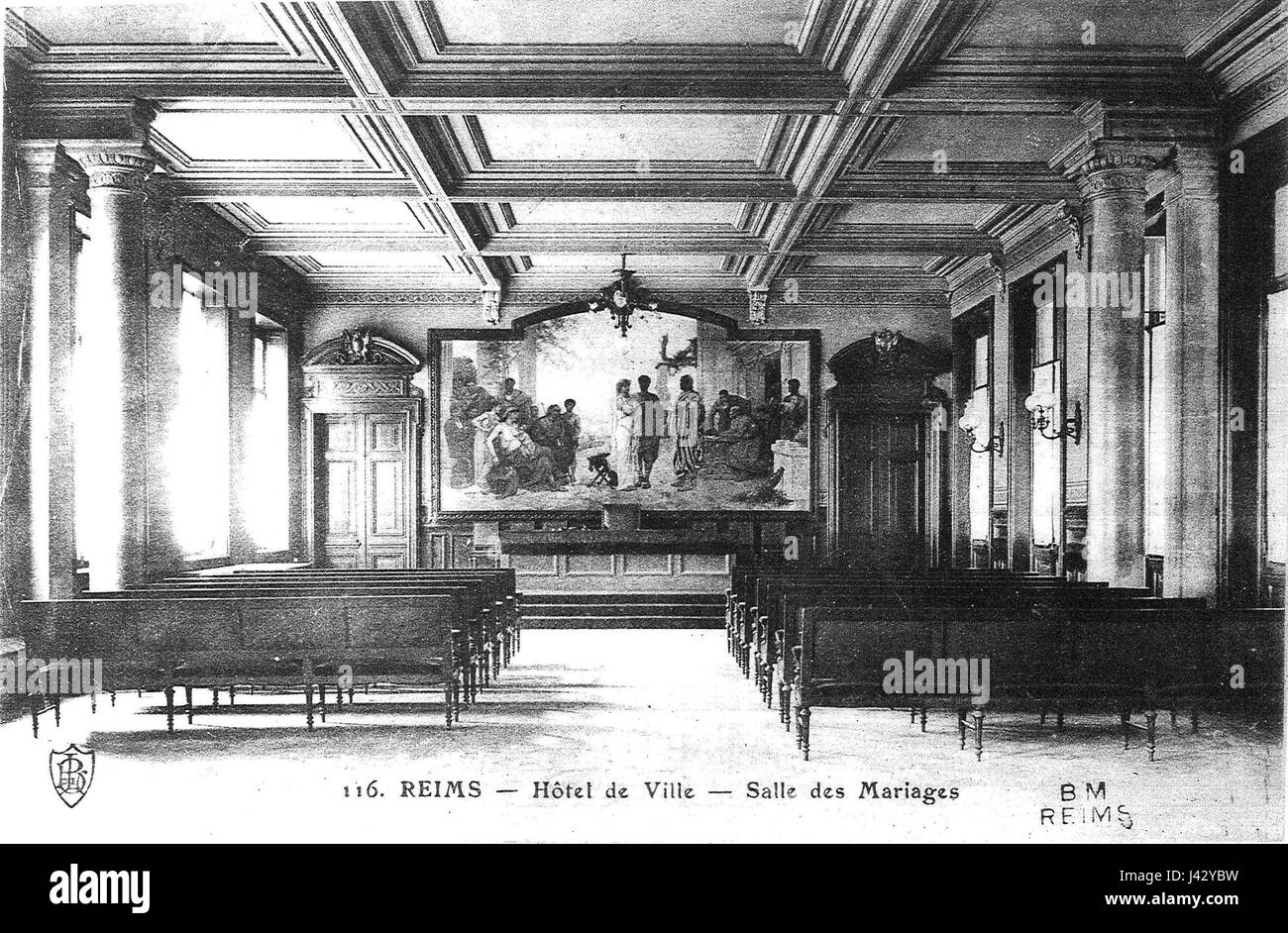 Il *Mairie salle mariage* si riferisce a una sala per matrimoni civili in Francia, specificamente designata per le cerimonie matrimoniali. Il numero 49 359 si riferisce probabilmente a una designazione geografica o amministrativa in una regione francese, che segna la posizione della sala per matrimoni municipali. Foto Stock