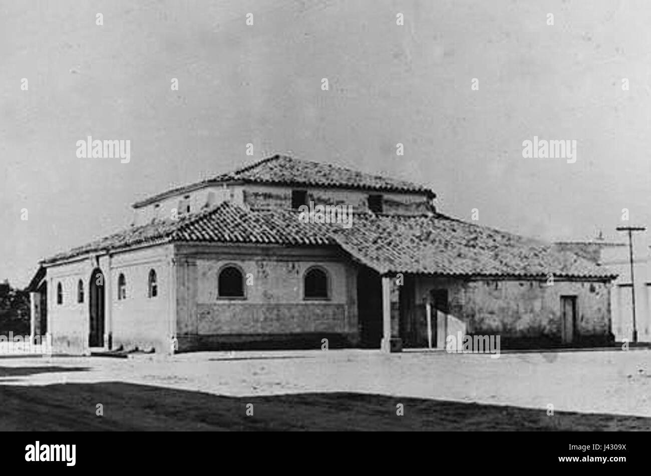 Il Mercado Municipal de Santo Amaro è un mercato centrale situato a Santo Amaro, che offre beni e servizi locali alla comunità. Funge da centro per gli scambi economici e culturali nella regione. Foto Stock