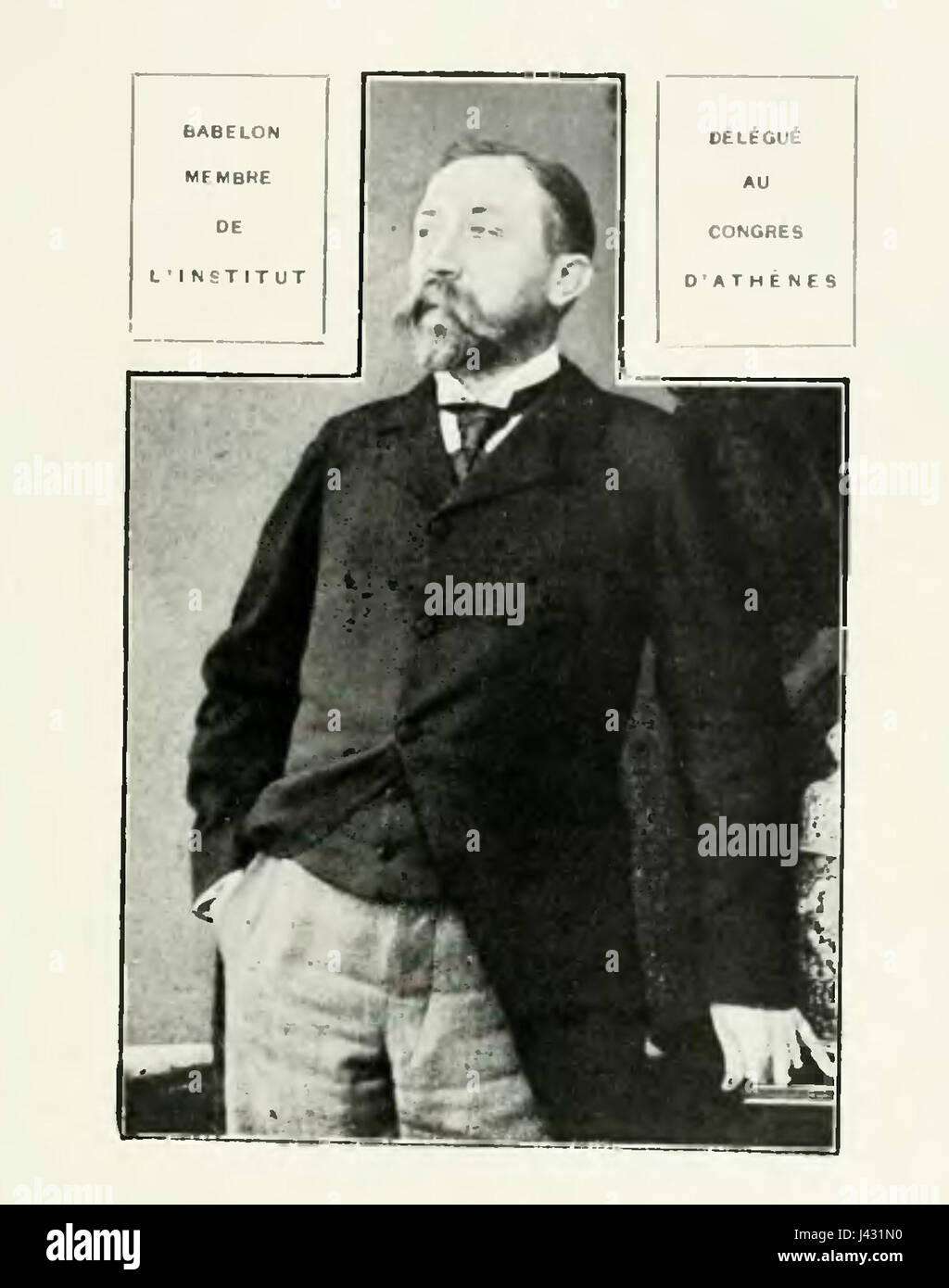 "L'ami des Monuments" è una rivista o pubblicazione francese che si concentra sulla conservazione dei monumenti storici. Questa pagina specifica verosimilmente affronta un articolo sulla conservazione architettonica. Foto Stock