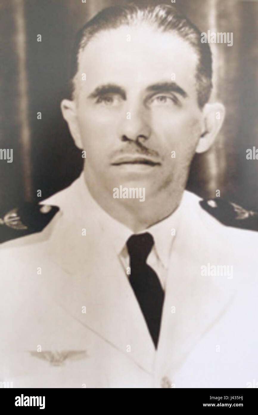 Casimiro Montenegro Filho è stato un maresciallo brasiliano dell'Aeronautica militare, riconosciuto per il suo servizio e i suoi contributi all'aviazione militare in Brasile. Foto Stock