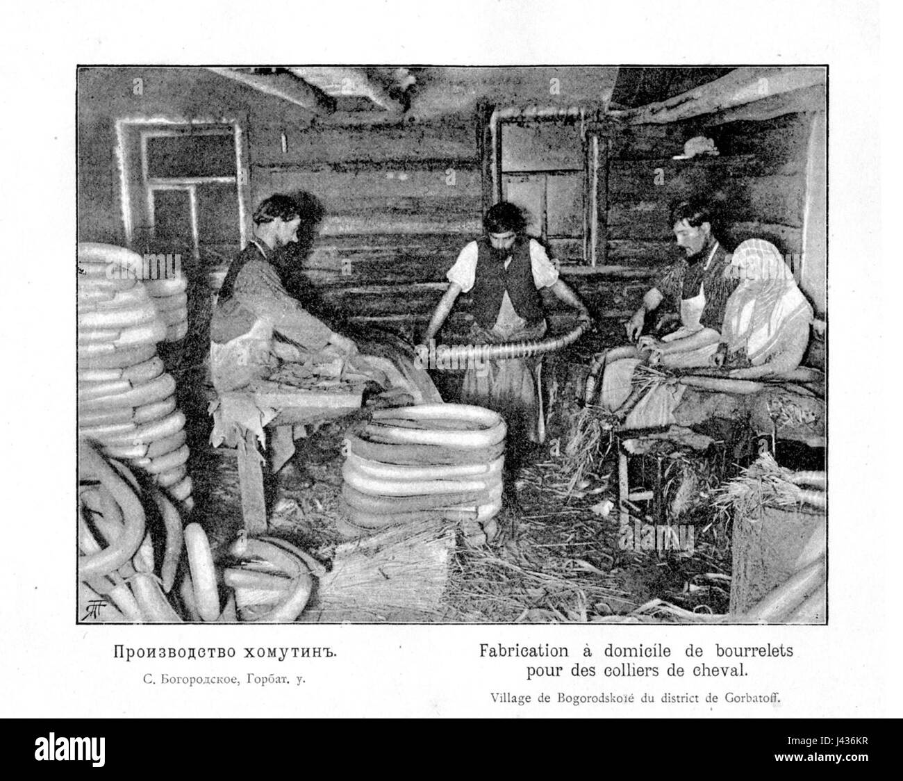 Una rappresentazione del processo di produzione di Kustari, uno stabilimento situato a Homutin, incentrato sulla produzione industriale. Foto Stock