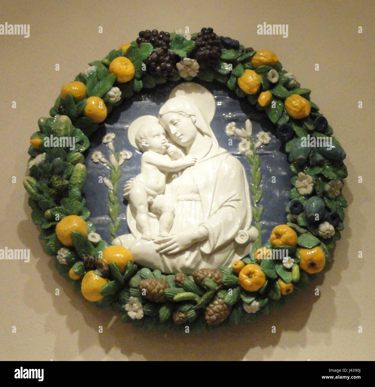 La Madonna e il Bambino, bottega di Andrea della Robbia, Firenze, XVI secolo Nelson Atkins Museum of Art DSC08530 Foto Stock