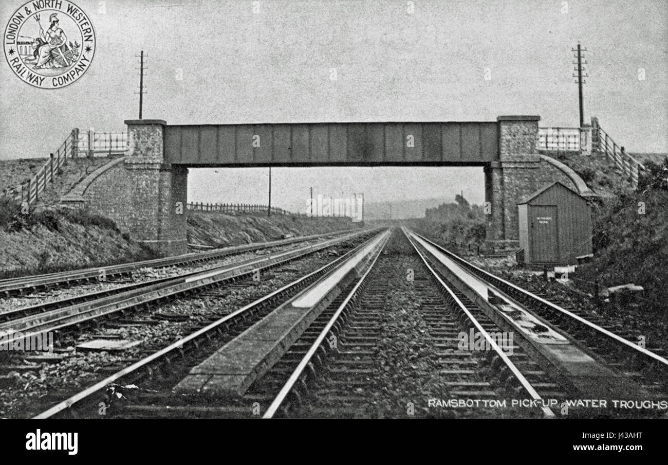 Le vaschette LNWR Ramsbottom Water, costruite nel 1904, facevano parte della Lancashire and Yorkshire Railway, progettata per fornire acqua alle locomotive a vapore durante i loro viaggi. Foto Stock