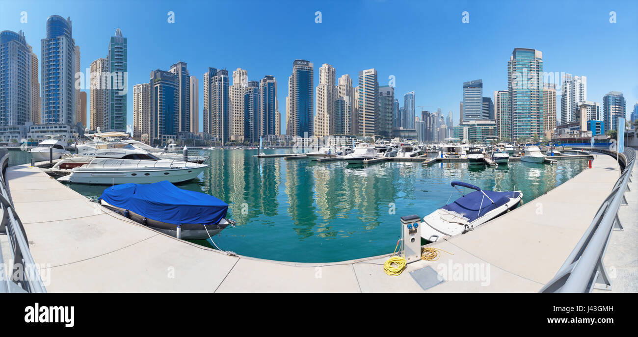 DUBAI, Emirati Arabi Uniti - 1 Aprile, 2017: La Marina e yacht. Foto Stock