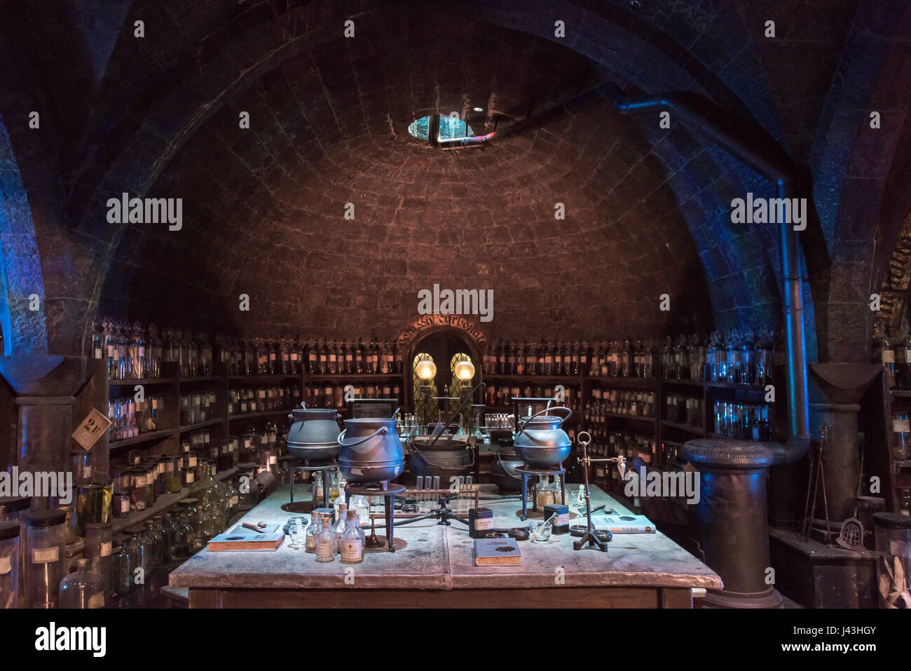 Aula pozioni, facendo di Harry Potter, Warner Bros Tour dello studio, Leavesden, Londra Foto Stock