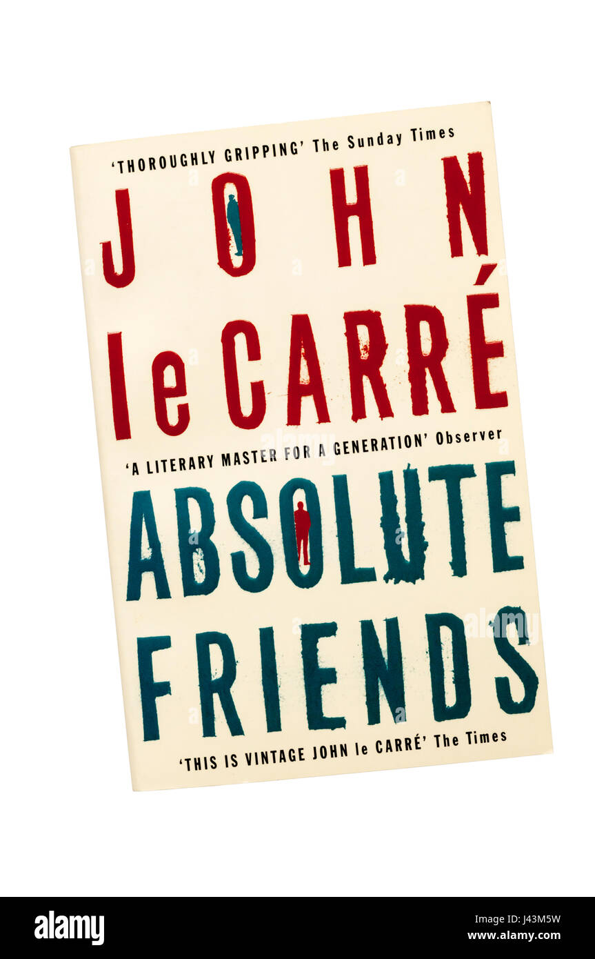 Copia paperback di assoluto amici da John Le Carré (David Cornwell). In primo luogo pubblicato in 2003. Foto Stock