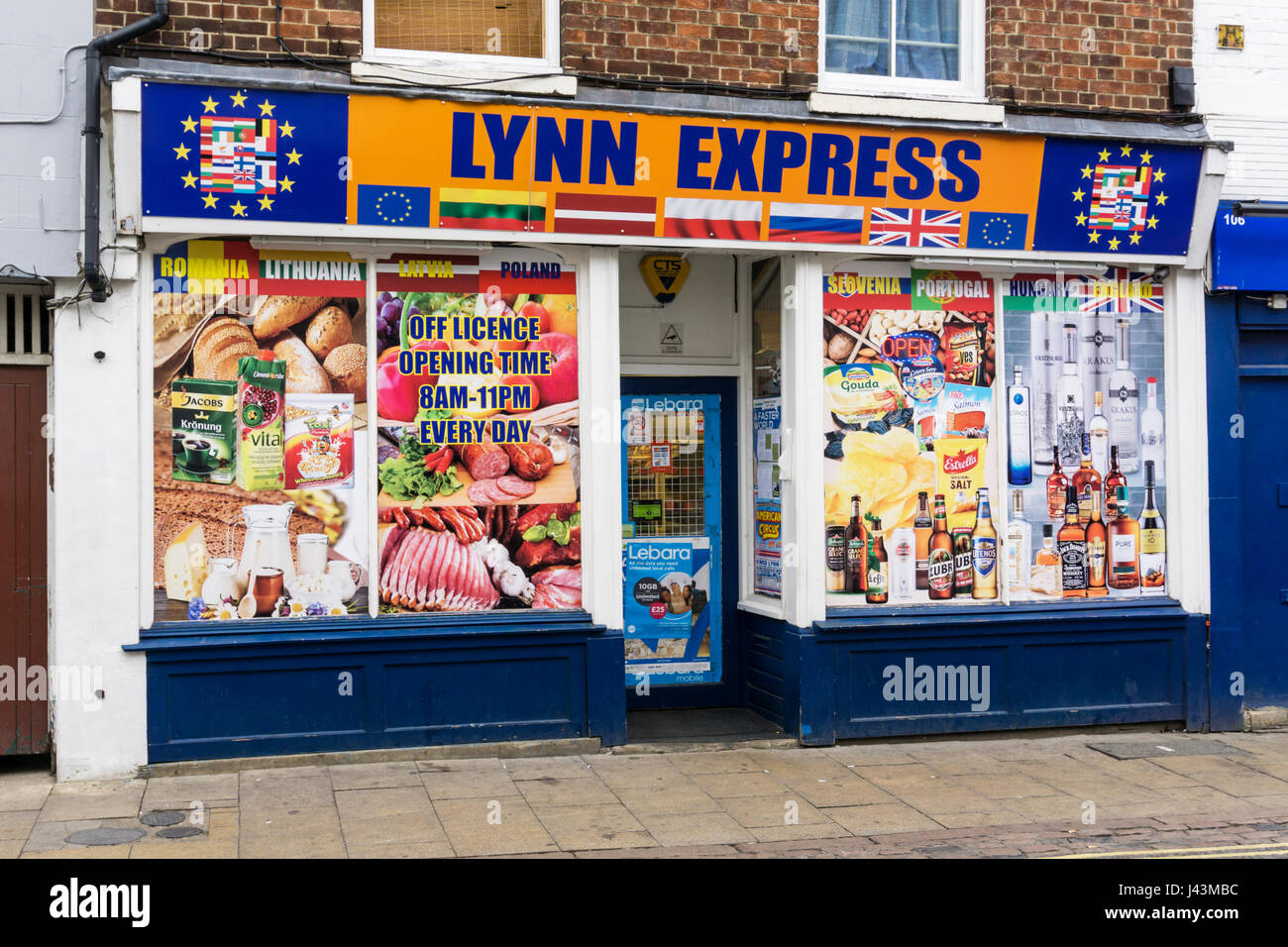 Lynn Express est Europeo negozio di alimentari in particolare il catering per le comunità di immigrati in King's Lynn e Inghilterra orientale. Foto Stock