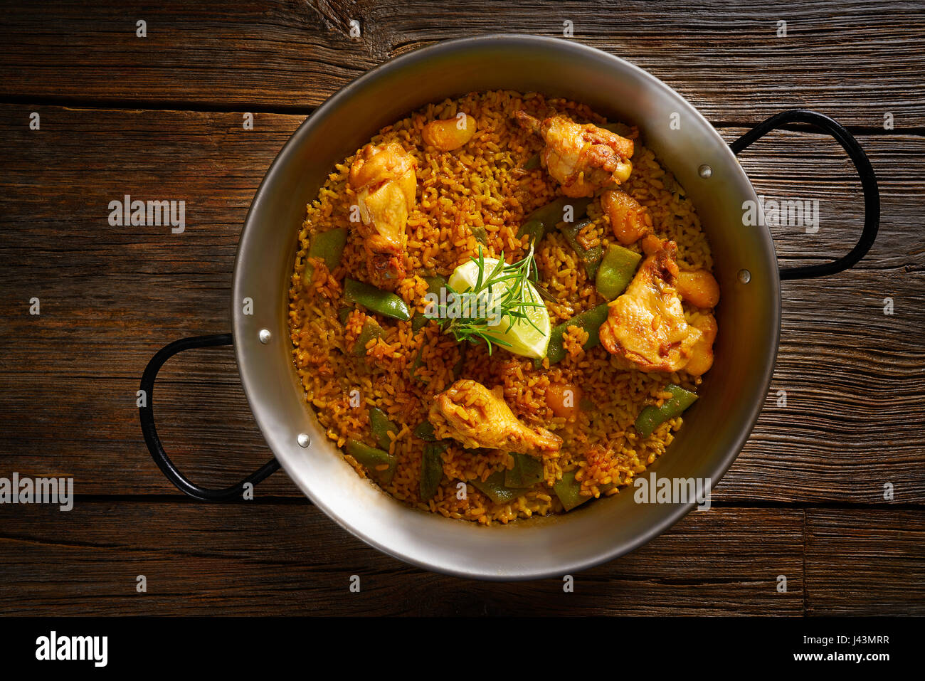 La paella di pollo ricetta per due da Valencia Spagna Foto Stock