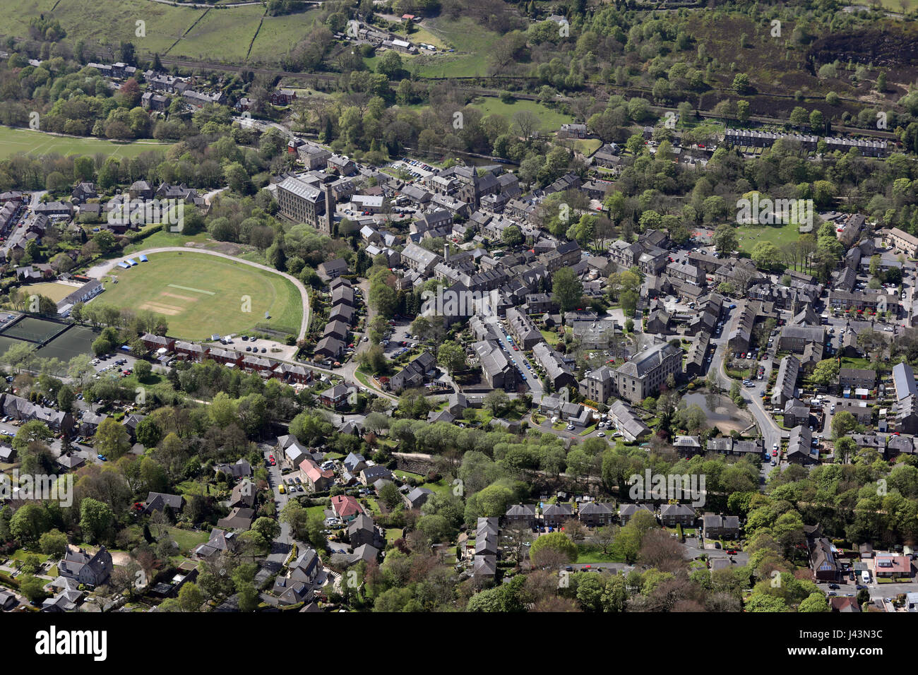 Vista aerea di Uppermill in Lancashire, Regno Unito Foto Stock Vista aerea di Uppermill in Lancashire, Regno Unito Foto Stock