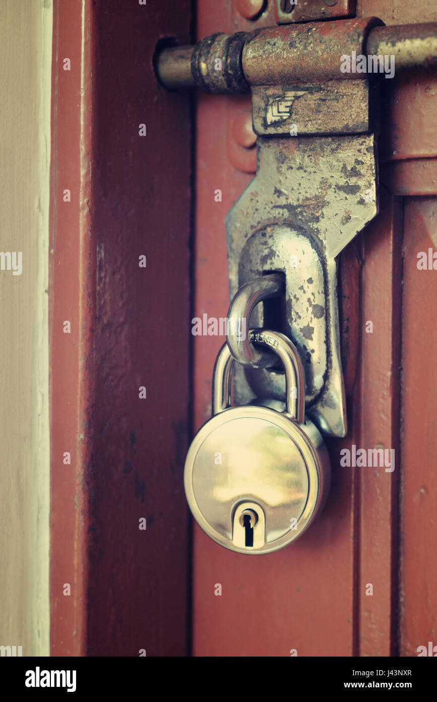 Vintage serratura della porta sulla porta di legno, close up Foto Stock