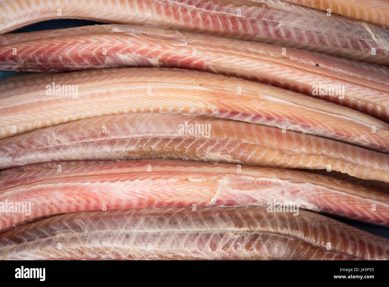 Spellate rock anguilla o palombo per la vendita in un pescivendoli o pesce  shop close up Foto stock - Alamy