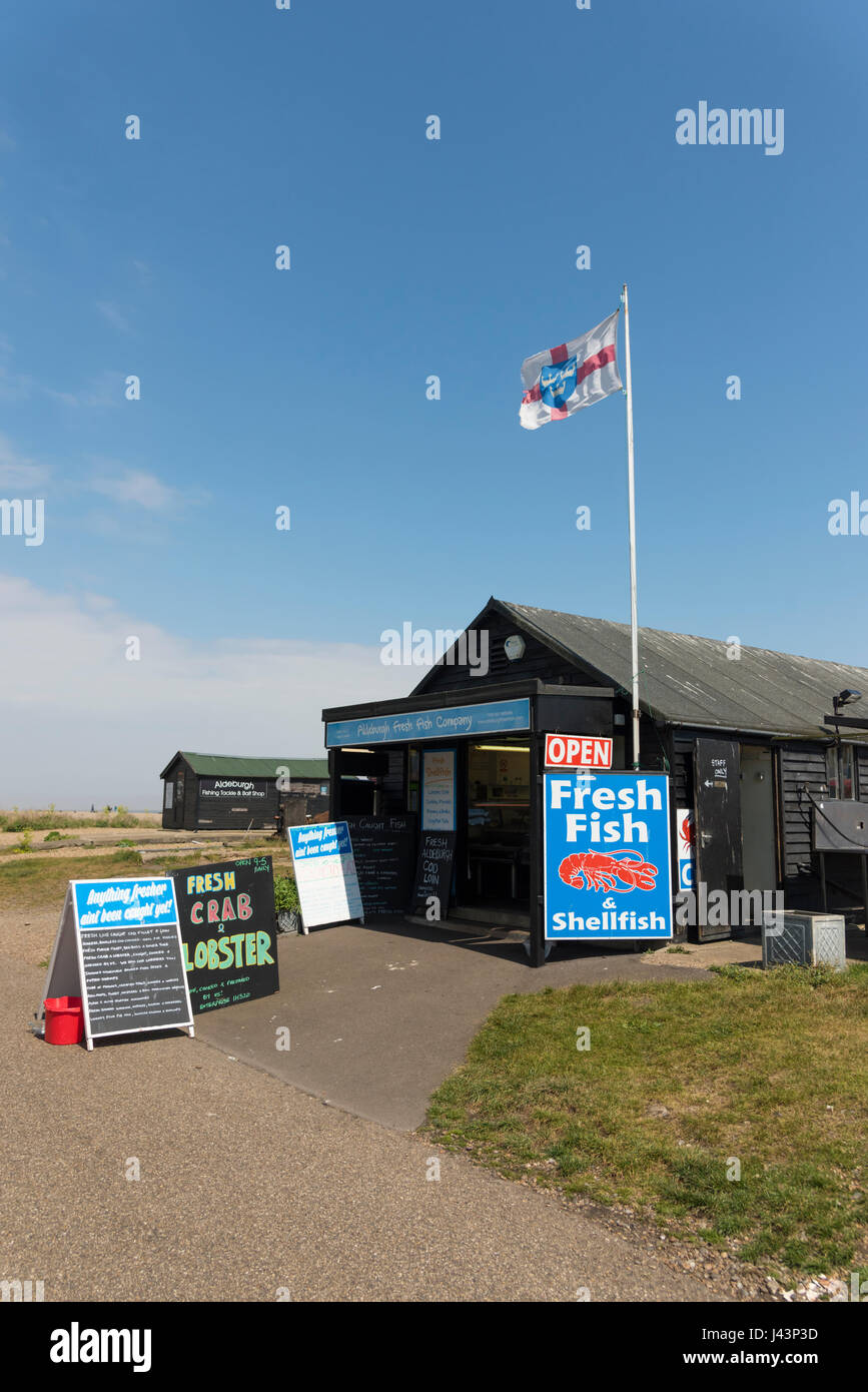 L'Aldeburgh Pesce Fresco Company shop o un capannone sulla spiaggia di Aldeburgh Suffolk REGNO UNITO Foto Stock