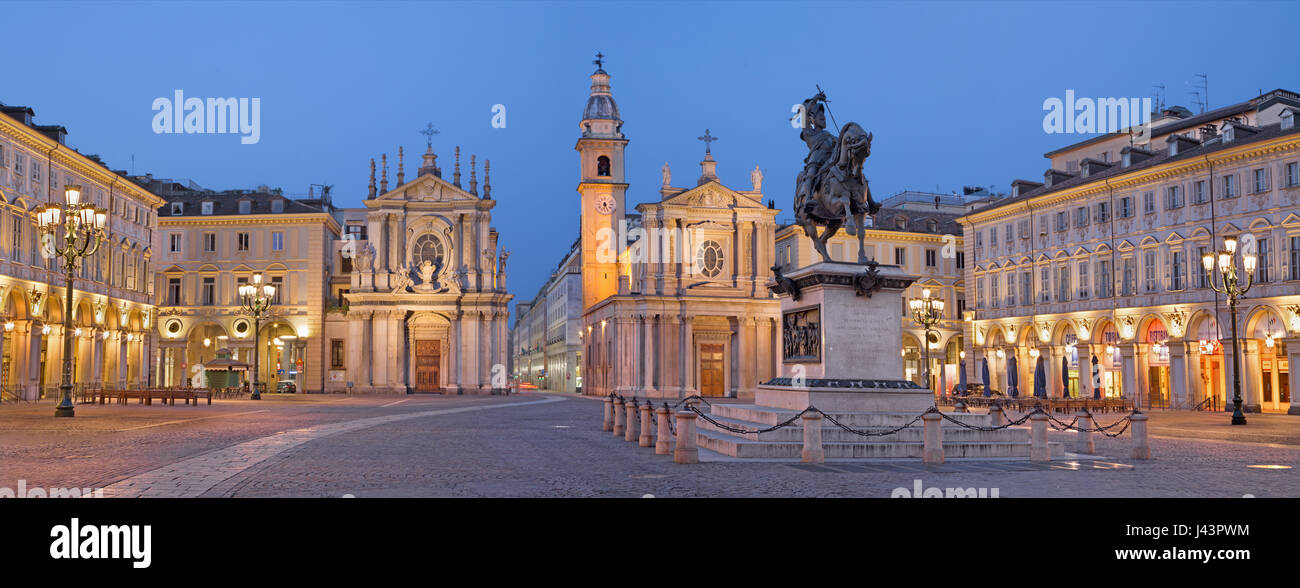 Torino, Italia - 13 Marzo 2017: La Piazza Piazza San Carlo al tramonto. Foto Stock