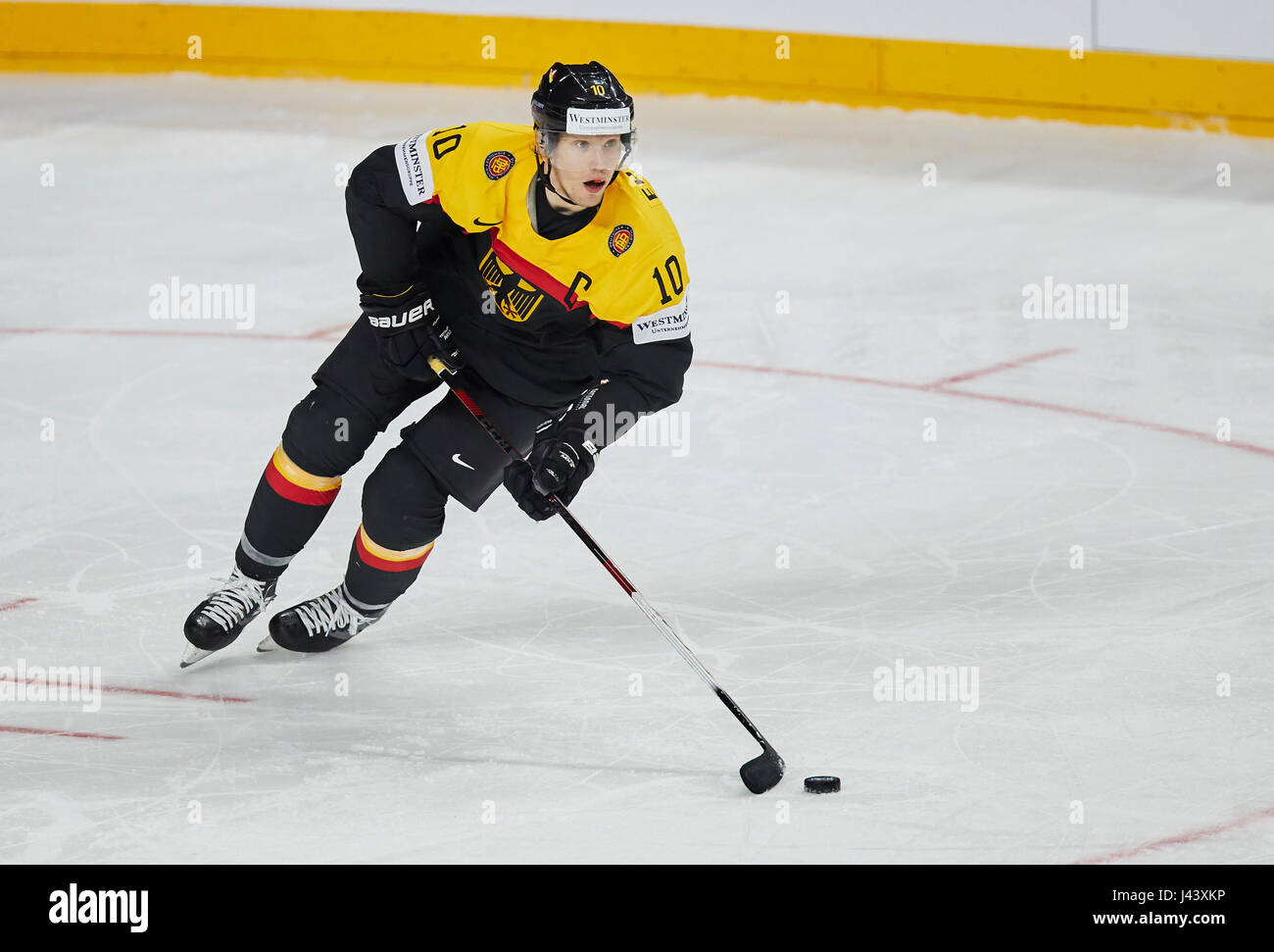 NHL Profi Christian EHRHOFF, DEB 10 azione unica con puck, rilasciare, corpo intero, guida, slap shot, tecnica, sparare, Germania - Russia 3-6 Hockey su Ghiaccio Campionati del Mondo 2017, Germania, DEB , Colonia, Germania Maggio 08, 2017 © Peter Schatz / Alamy Live News Foto Stock