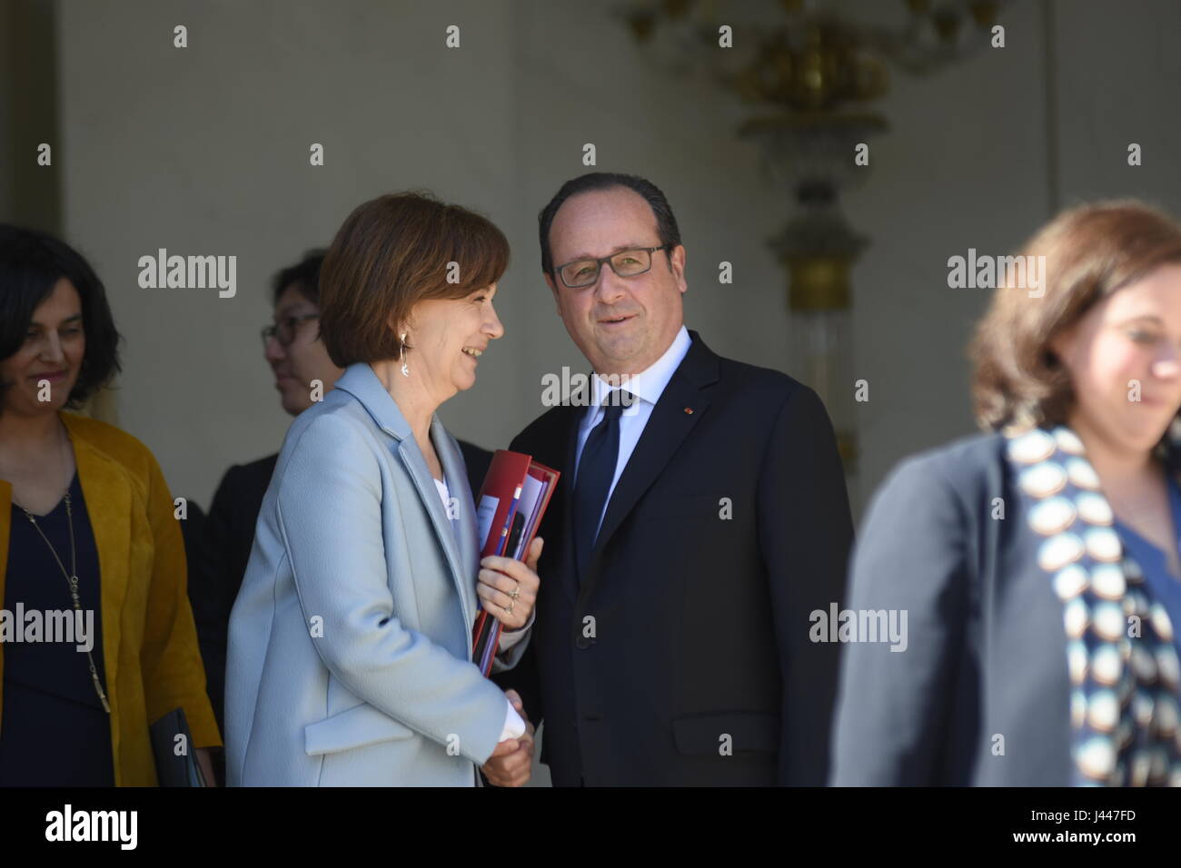 Parigi, Francia. Il 10 maggio, 2017. Ultimo consiglio dei ministri di Francois Hollande il mandato di cinque anni - 10/05/2017 - Francia / Parigi - Francois Hollande uscire dall'ultimo Consiglio dei ministri del termine quinquennale di Francois Hollande all'Elysee. Credito: LE PICTORIUM/Alamy Live News Foto Stock