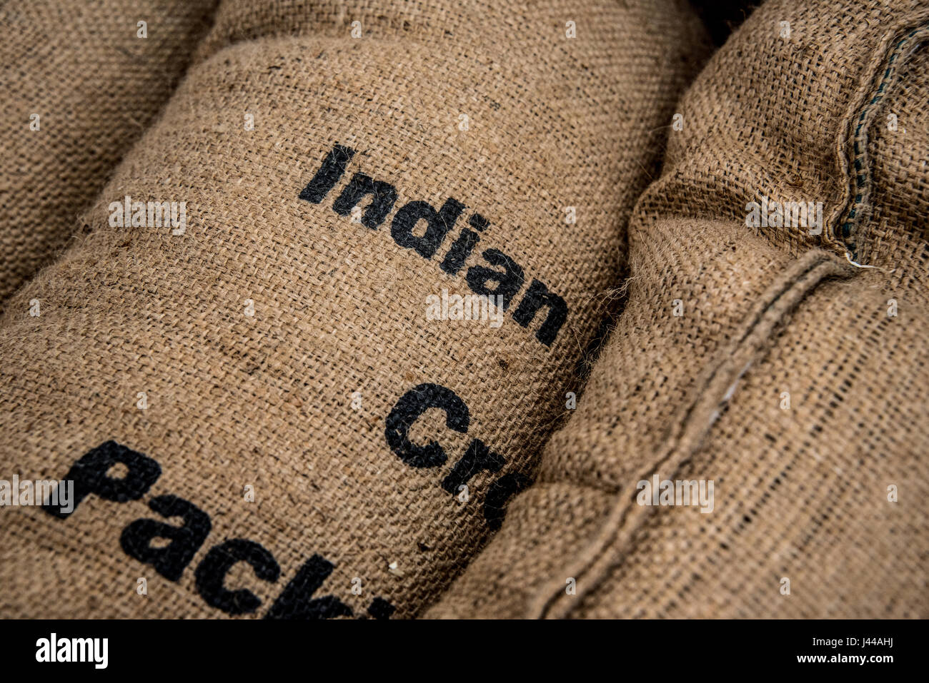 Sacchi di chicchi di caffè presso un importatore di caffè dal magazzino Foto Stock