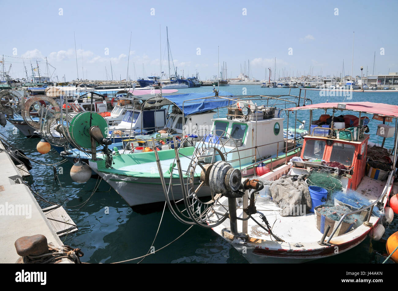 Barche da pesca nel vecchio porto di Limasol, Cipro Foto Stock
