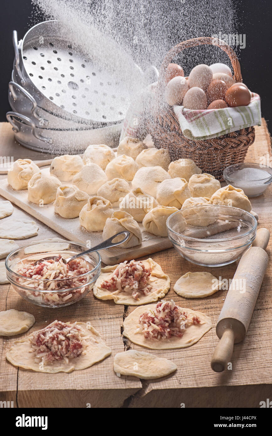 Gli gnocchi fatti per cooki nello stile rustico Foto Stock