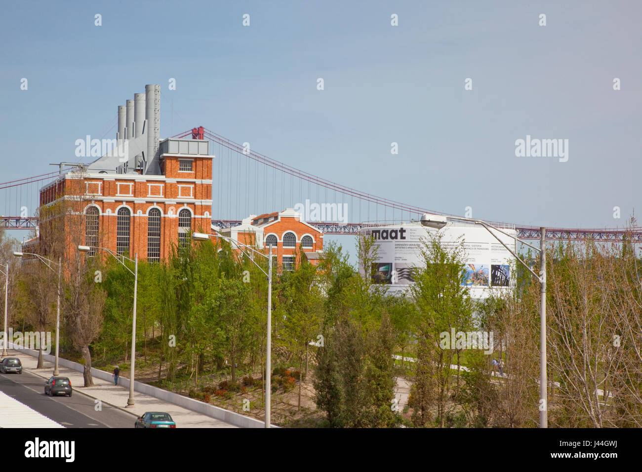 Il Portogallo, Estredmadura, Lisbona, Belem, Maat, Museo di Arte, Architettura e Tecnologia sulle sponde del fiume Tagus alloggiata nella ex stazione di alimentazione Foto Stock