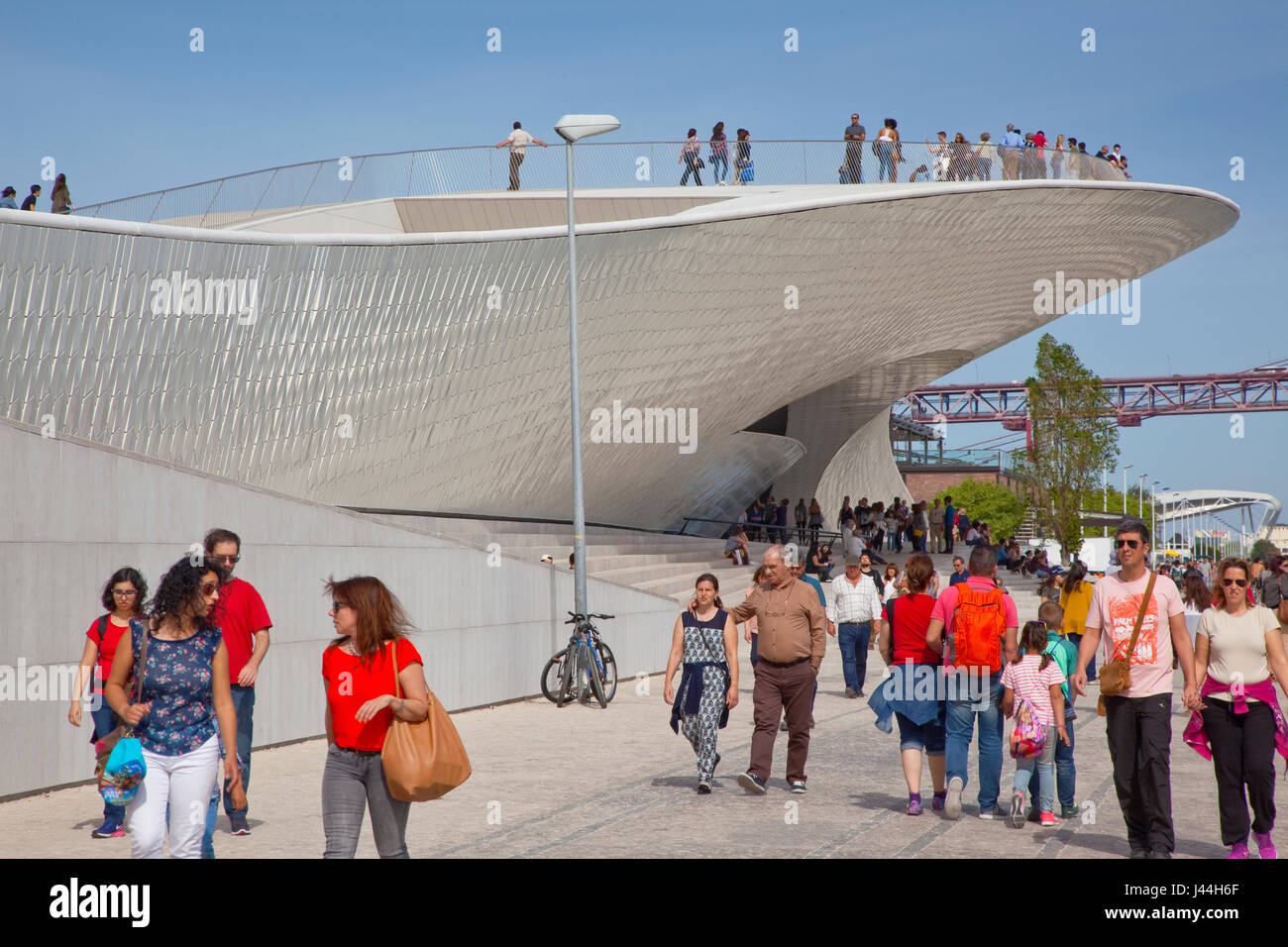 Il portogallo, estredmadura, Lisbona, Belem, Maat, museo di arte, architettura e tecnologia sulle sponde del fiume Tagus alloggiata nella ex stazione di alimentazione Foto Stock