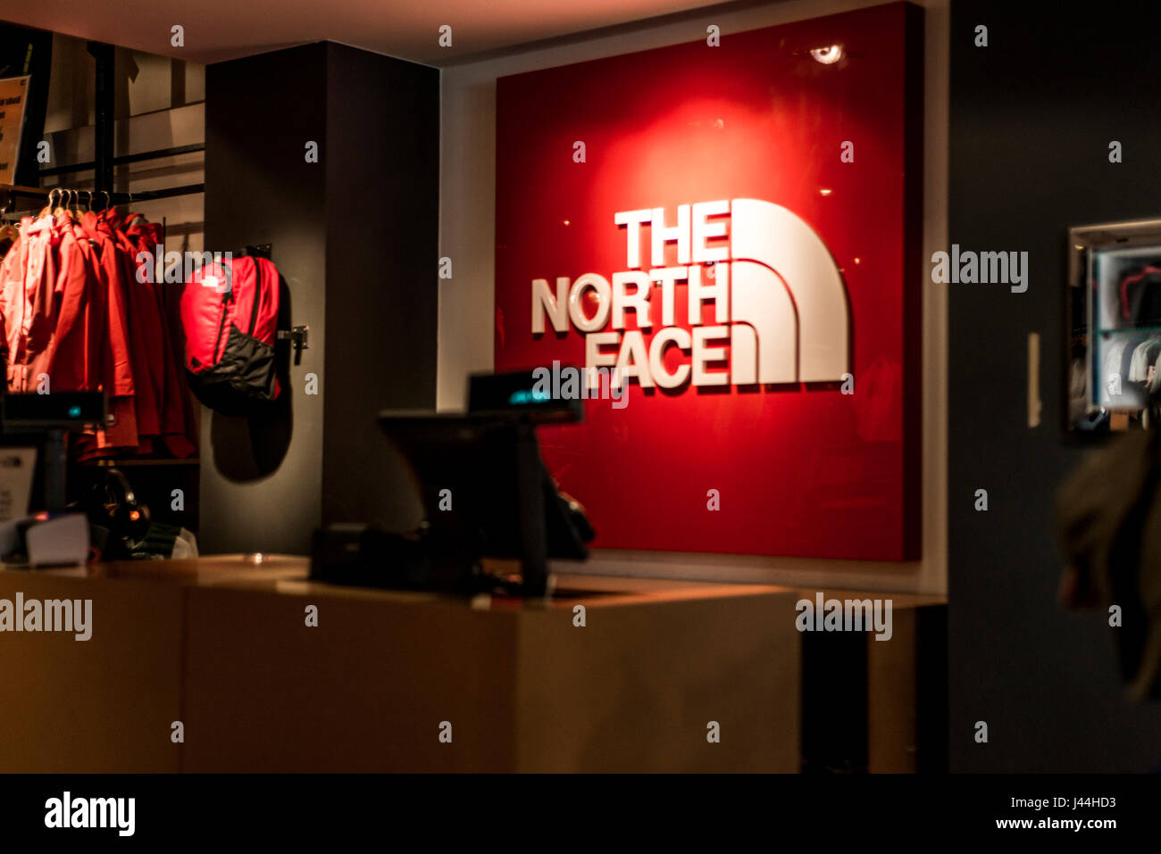 Roermond, Paesi Bassi 07.05.2017 - Il logo della North Face Outdoor Store la Mc Arthur Glen Designer Outlet Shopping area Foto Stock