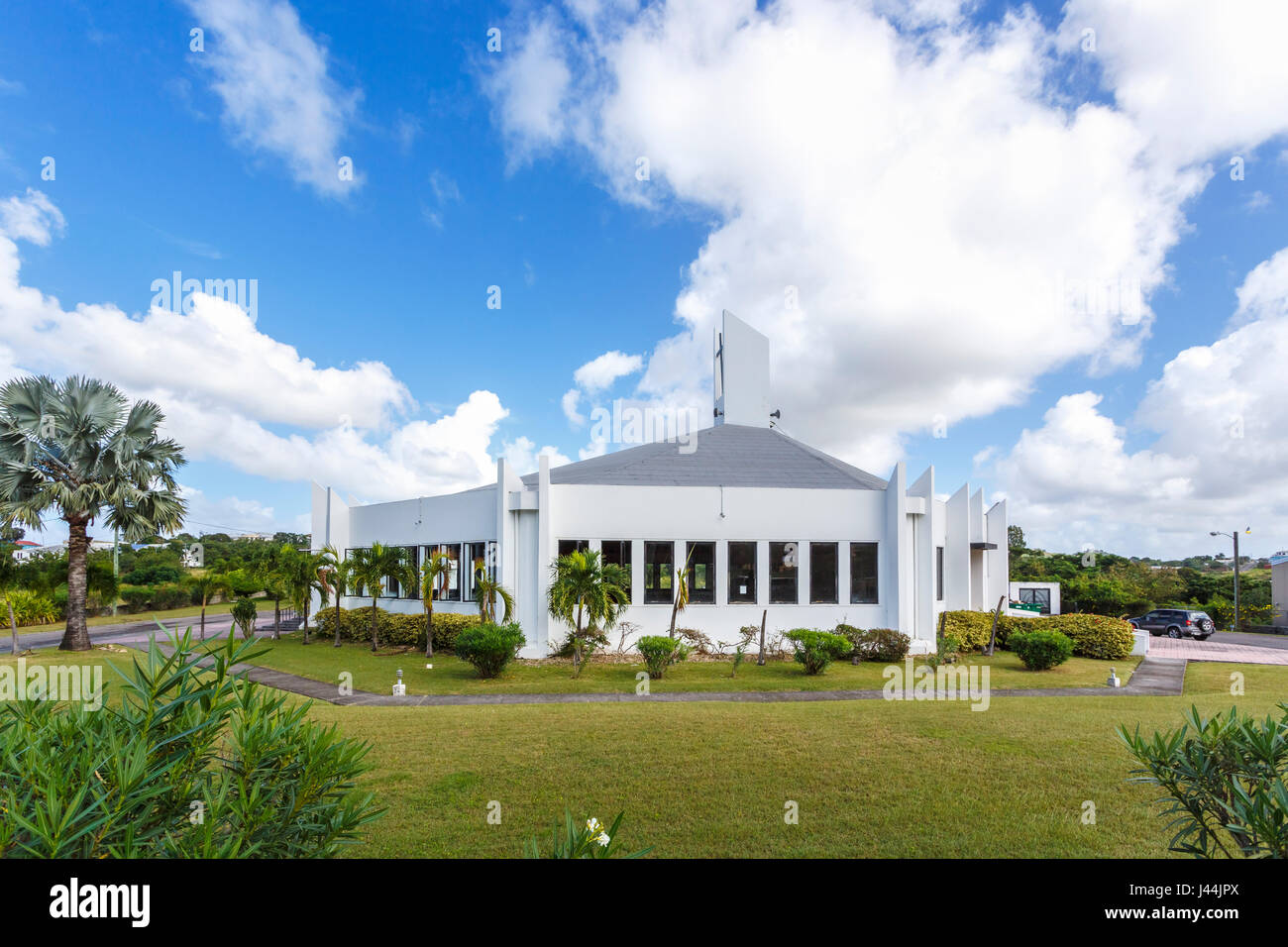 L'ultra-moderna architettura sacra famiglia Cattedrale Cattolica, St John's, città capitale, a nord di Antigua e Barbuda, Antille Foto Stock