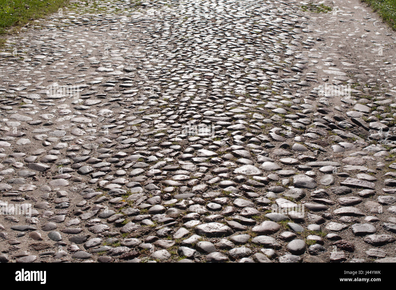 Cobblestone pavement nel villaggio Gülpe, Western Havelland, Brandeburgo, Germania. Kopfsteinpflaster im Dorf Gülpe. Foto Stock