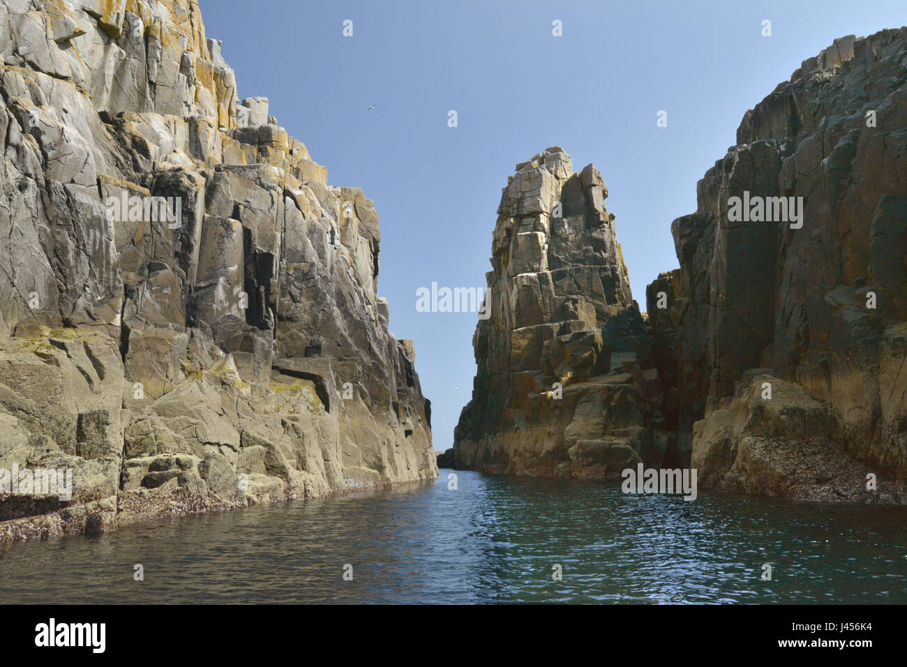 Rocce di granito di lungo le coste delle isole di Scilly, Regno Unito Foto Stock