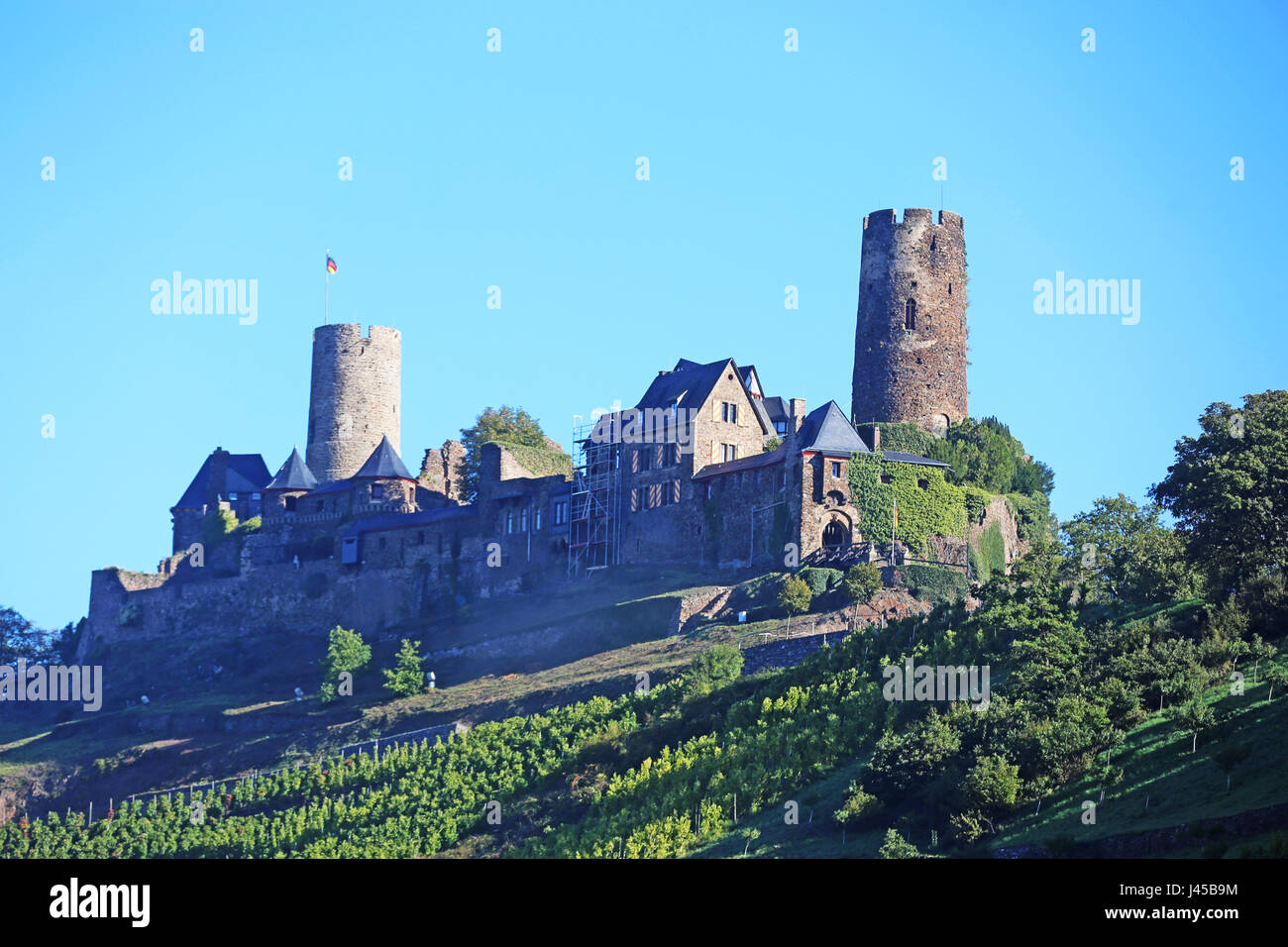 Castello Thurant presso il fiume Moselle da Alken,Germania, Foto Stock