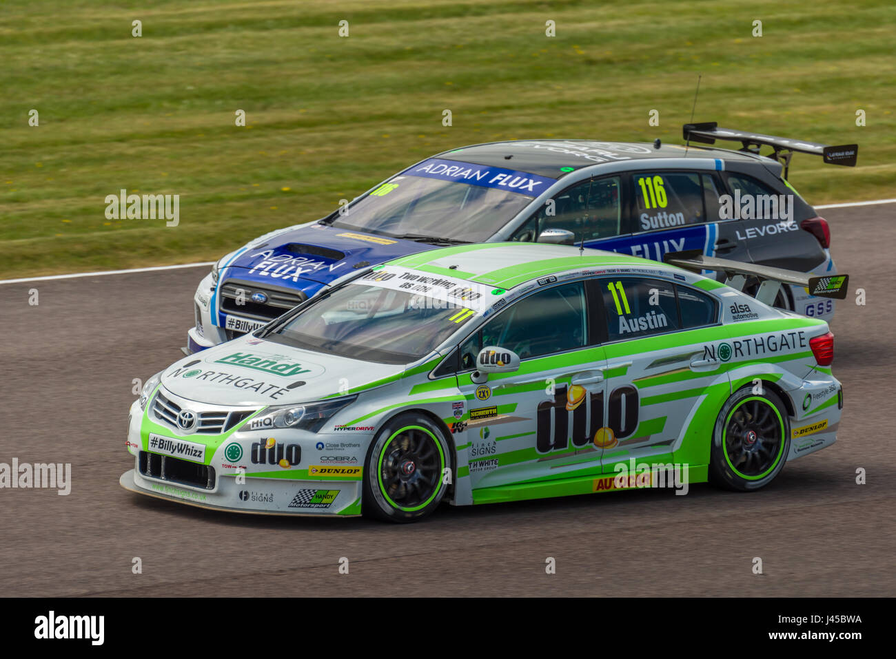 BTCC Driver Austin e Sutton concorrenti a Thruxton circuito, Hampshire, domenica 7 maggio 2017. Foto Stock