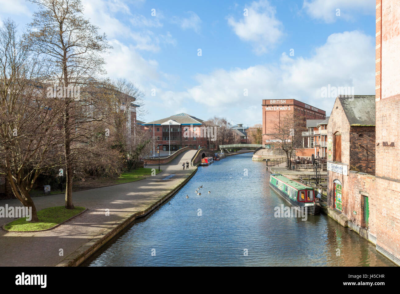 Il Nottingham e Beeston Canal in inverno, passando attraverso la città di Nottingham, Inghilterra, Regno Unito Foto Stock