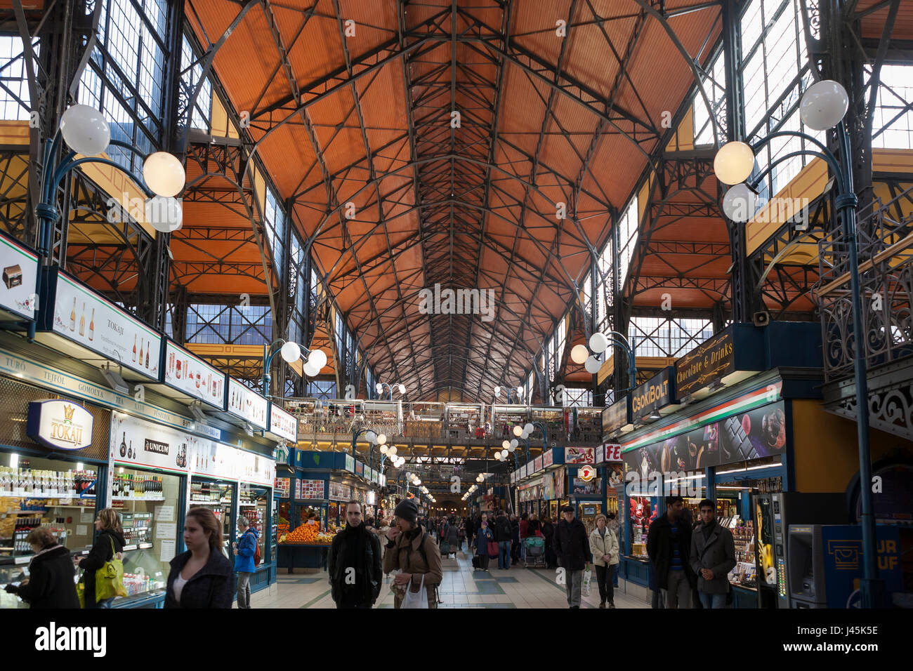 Interno del Mercato Centrale (Nagy Vásárcsarnok), IX distretto, Budapest, Ungheria Foto Stock