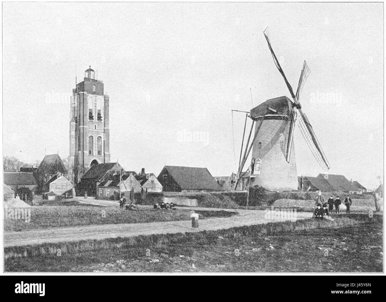 Il Goedereede Tower Mill nei Paesi Bassi è uno storico mulino a vento del 1910, situato a Goedereede, un piccolo villaggio nell'Olanda meridionale. Si tratta di un tradizionale mulino a vento olandese utilizzato per la macinazione del grano ed è un esempio del ricco patrimonio di fresatura del regionÂ. Foto Stock