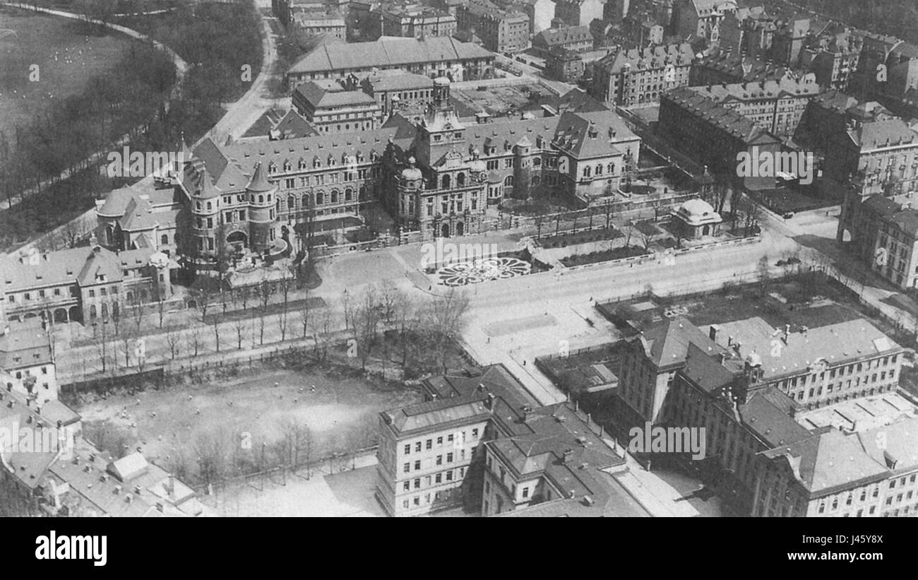 Il Nationalmuseum è un importante museo dedicato alla conservazione e alla presentazione del patrimonio culturale e della storia di una nazione. In genere contiene significative collezioni storiche, artistiche e scientifiche. Foto Stock