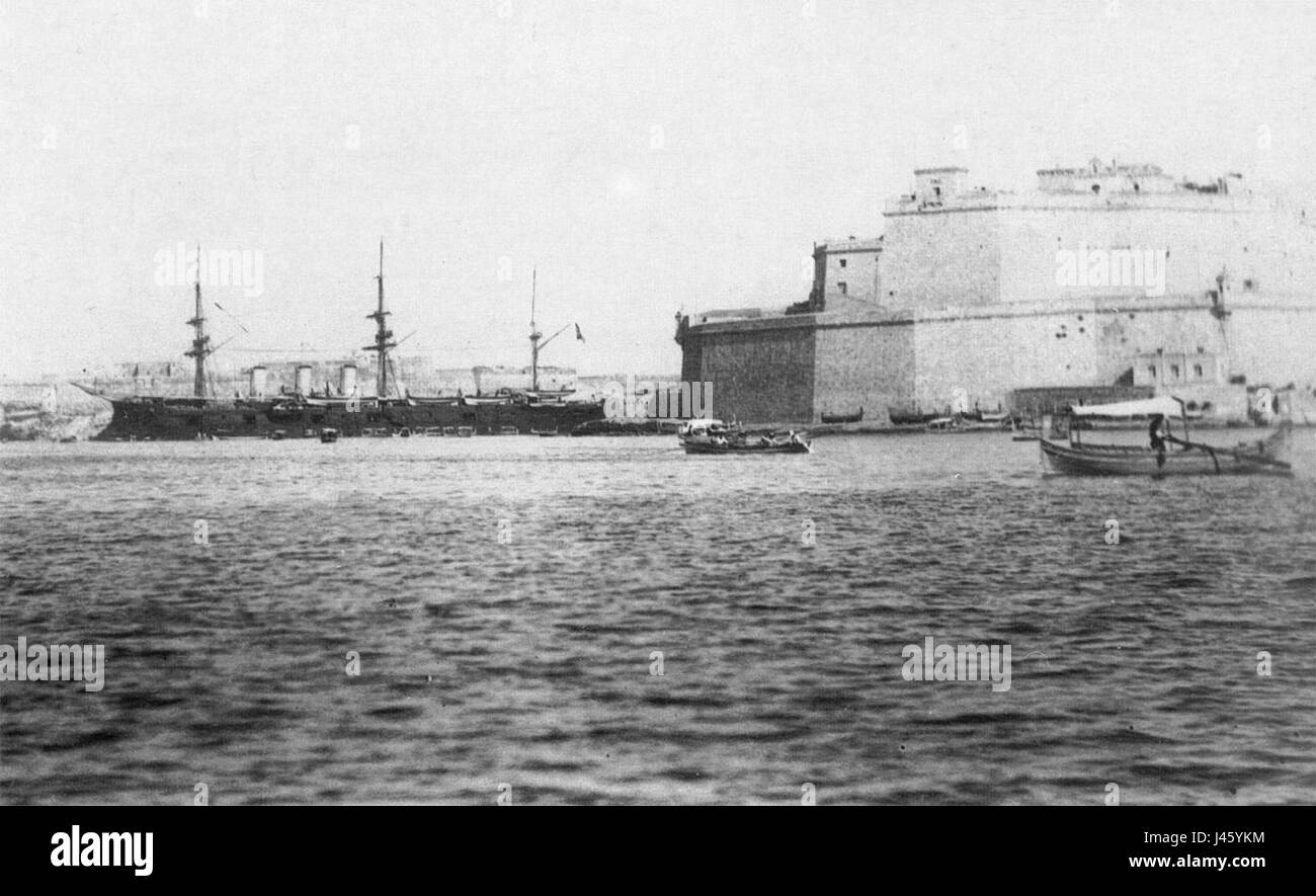 Questo titolo si riferisce probabilmente a un articolo o documento storico chiamato "Pamyat'Azova" relativo agli anni 1886-1923, che potrebbe riguardare eventi a la Valletta, Malta. Il testo può riguardare uno specifico argomento culturale o storico legato a tale periodo. Foto Stock