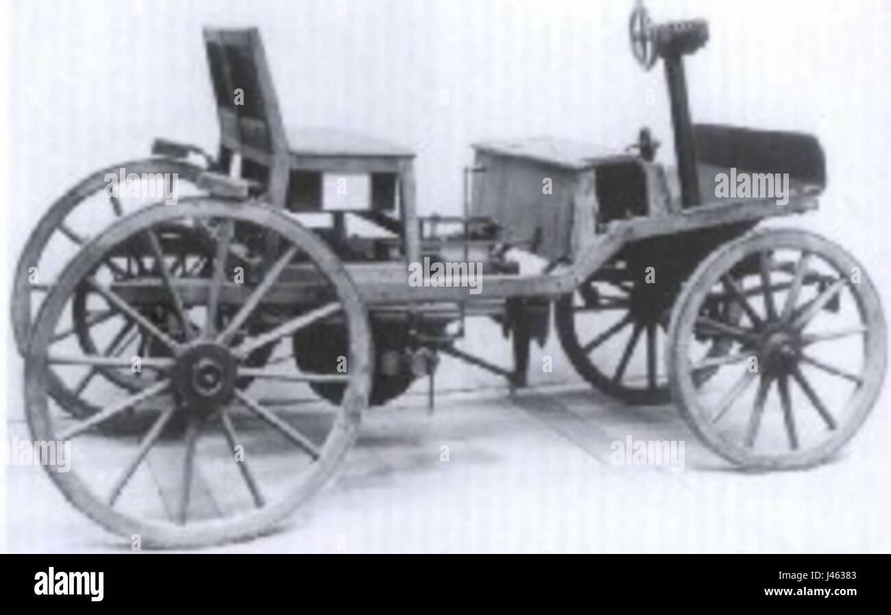 Si tratta di un riferimento a un'immagine etichettata *MW2 05 02 24 klein*, che è probabilmente correlata a una fotografia o a un'opera d'arte. Il titolo suggerisce che fa parte di una raccolta di opere, possibilmente provenienti da una galleria o da un archivio digitale, che rappresentano un elemento visivo o un'opera d'arte identificata da questo codice. Foto Stock