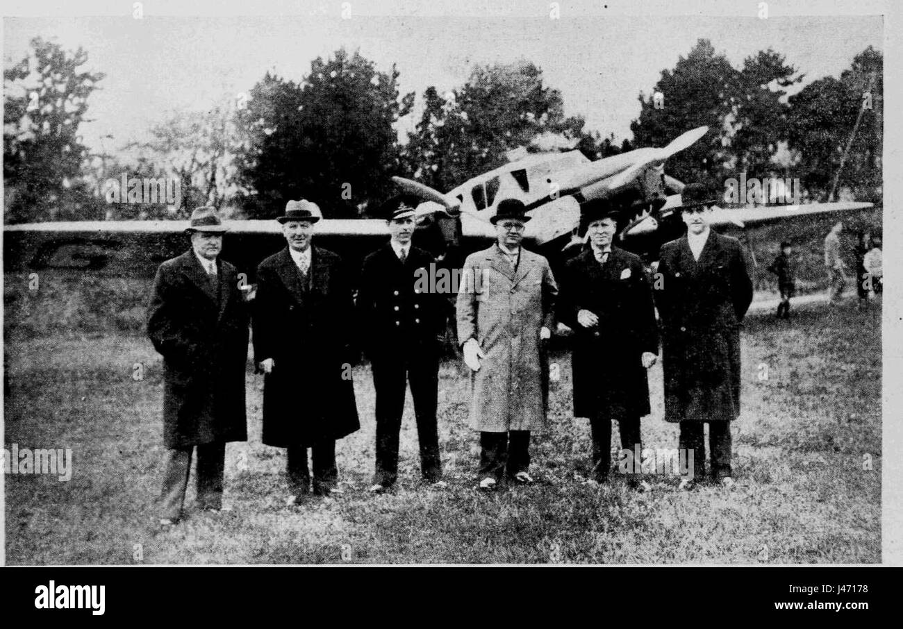 L'apertura della Hall Caine Airport segna un significativo sviluppo nella storia dell'aviazione, evidenziando l'espansione dei viaggi aerei e il ruolo dell'aeroporto nella connettività regionale. Foto Stock