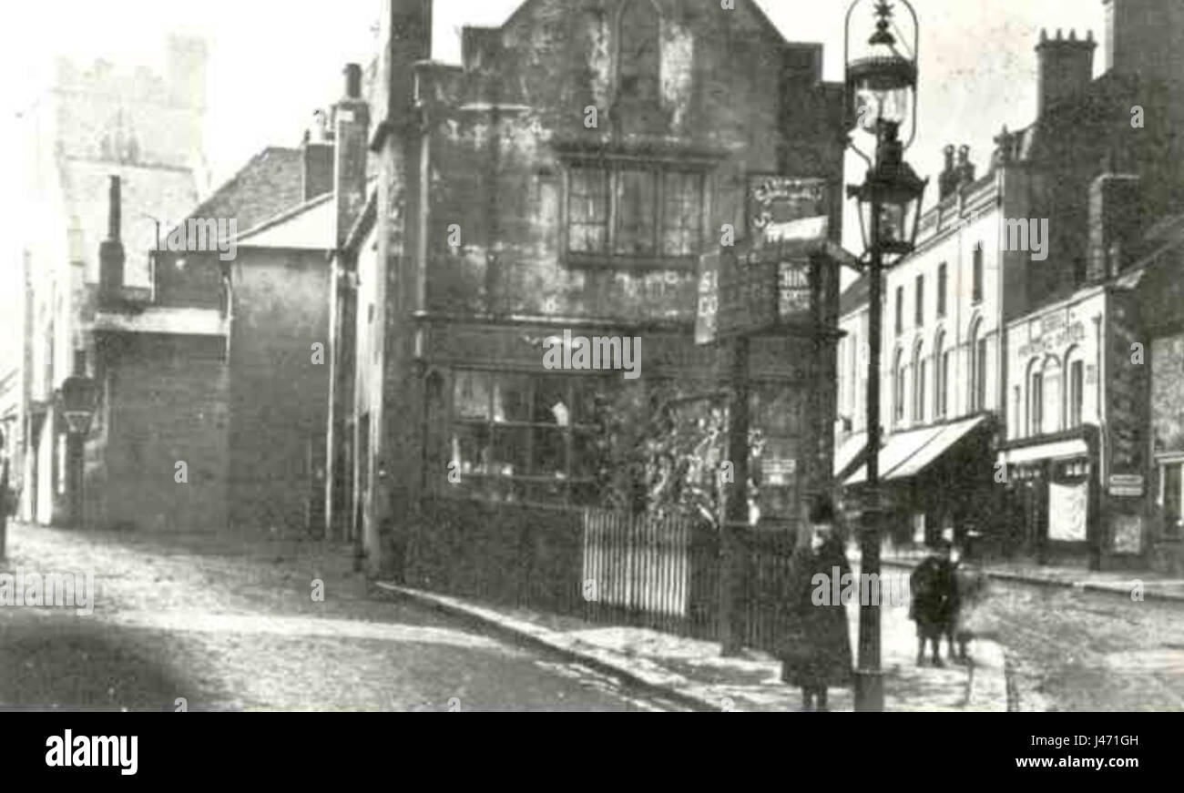 Questa fotografia degli anni '1880 mostra Middle Row a Barnet, una città dell'Hertfordshire, in Inghilterra. L'immagine cattura l'architettura e la vita quotidiana del townÂ durante la fine del XIX secolo. Foto Stock