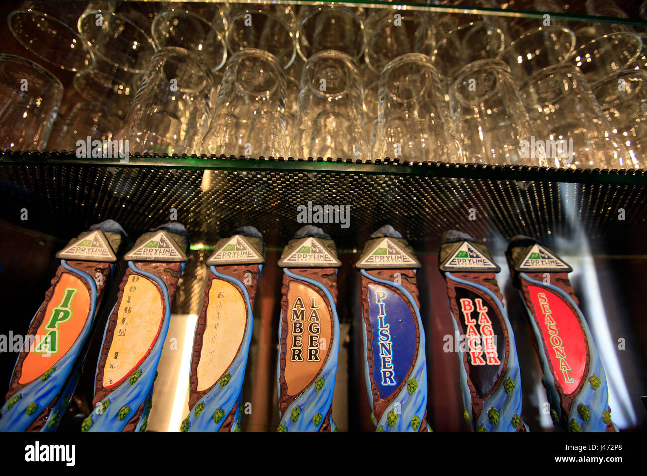 Pompe di birra al Birrificio Eddyline, Richmond, Nelson, Nuova Zelanda Foto Stock