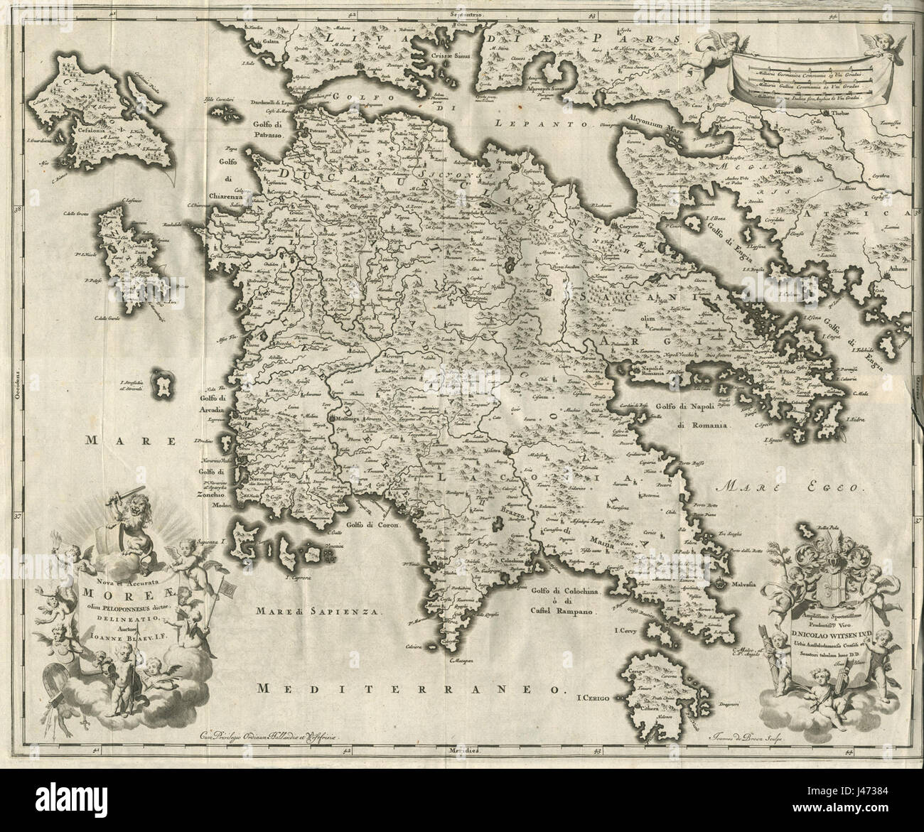 Questa mappa del 1688 di Olfert Dapper fornisce una descrizione dettagliata e accurata della Morea, un tempo conosciuta come Peloponneso, mostrando le caratteristiche geografiche e le divisioni politiche della regione durante quel periodo. Foto Stock