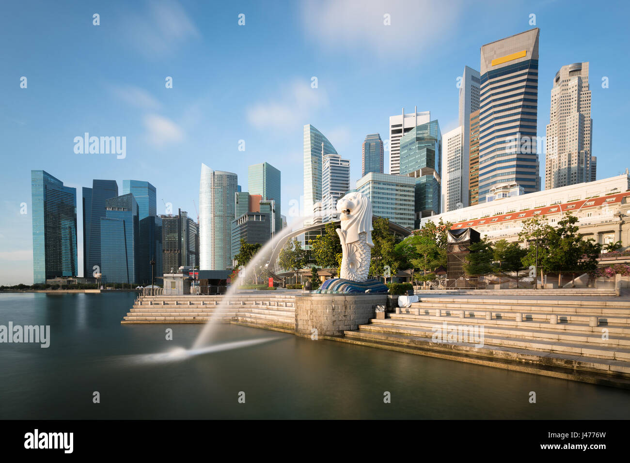 Singapore business district skyline con sunrise nel mattino di Marina Bay, Singapore. Foto Stock